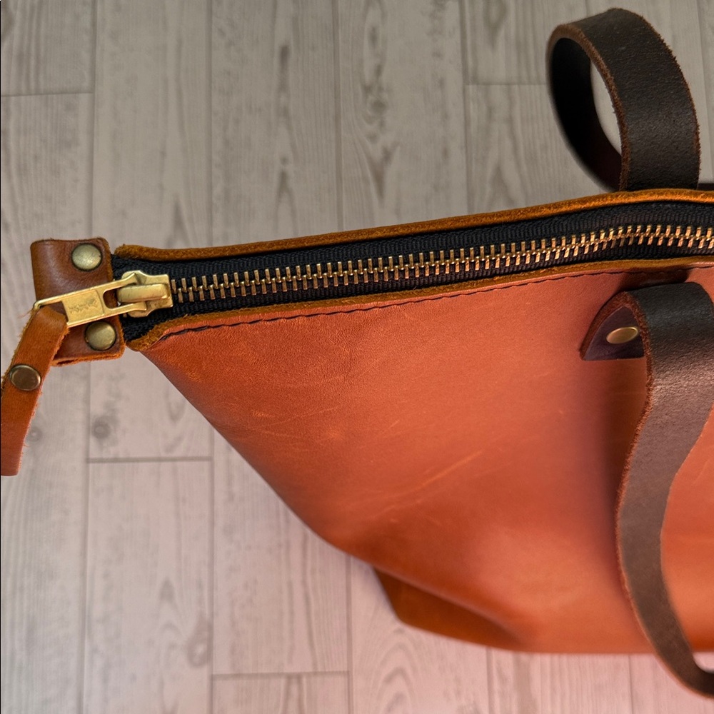 Portland Leather Large Tote in Honey - Picture 2 of 8